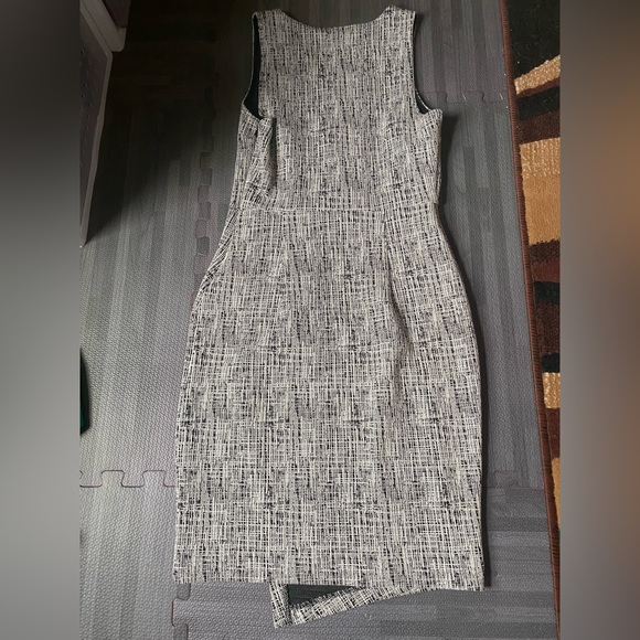 🏷️ 🛍️ NWOT Express Jacquard Surplice Front Sheath Dress 🏷️ 🛍️ - Picture 7 of 8